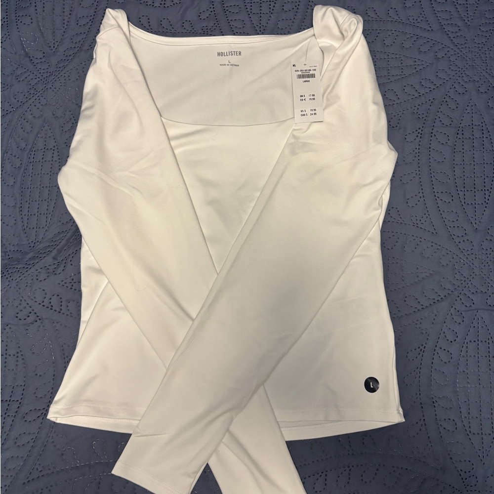 BRAND NEW!! Hollister Long-Sleeve Seamless Fabric Scoop Baby Tee